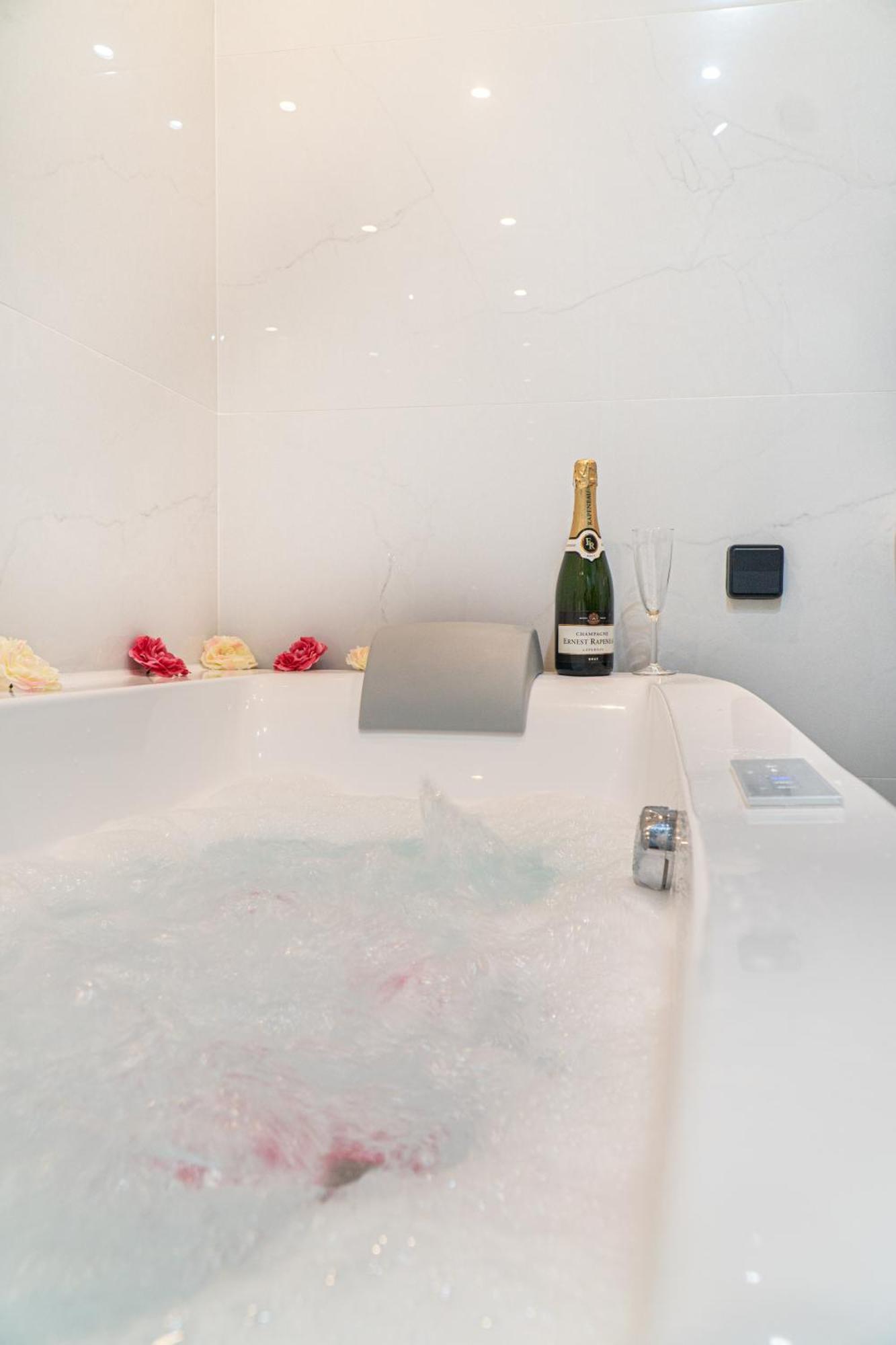 Paradise+ With Jacuzzi In The Heart Of Athens! Atenas Exterior foto