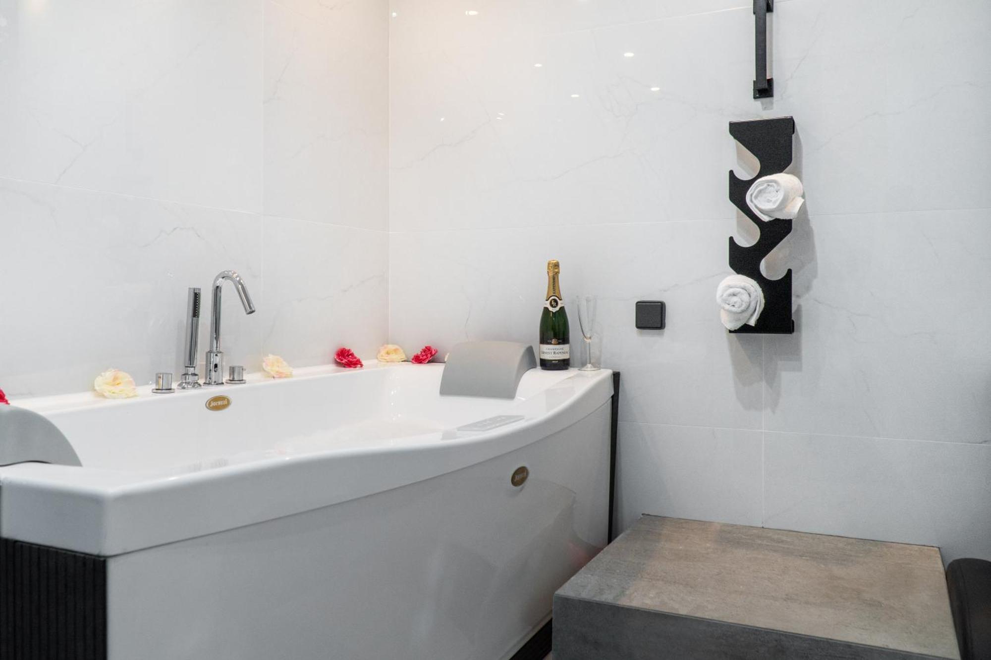 Paradise+ With Jacuzzi In The Heart Of Athens! Atenas Exterior foto